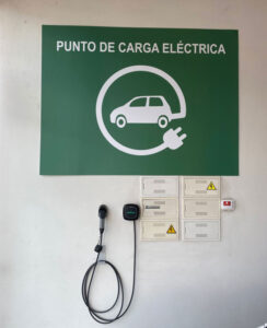 Punto de recarga eléctrica en Torre del Campo